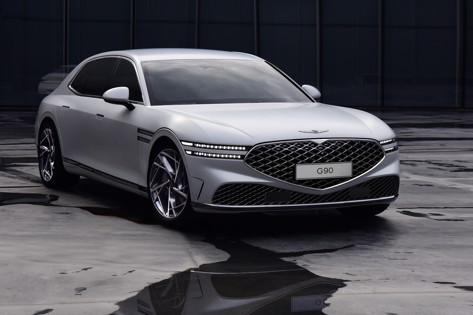 2023 Genesis G90 front 3-4 REL