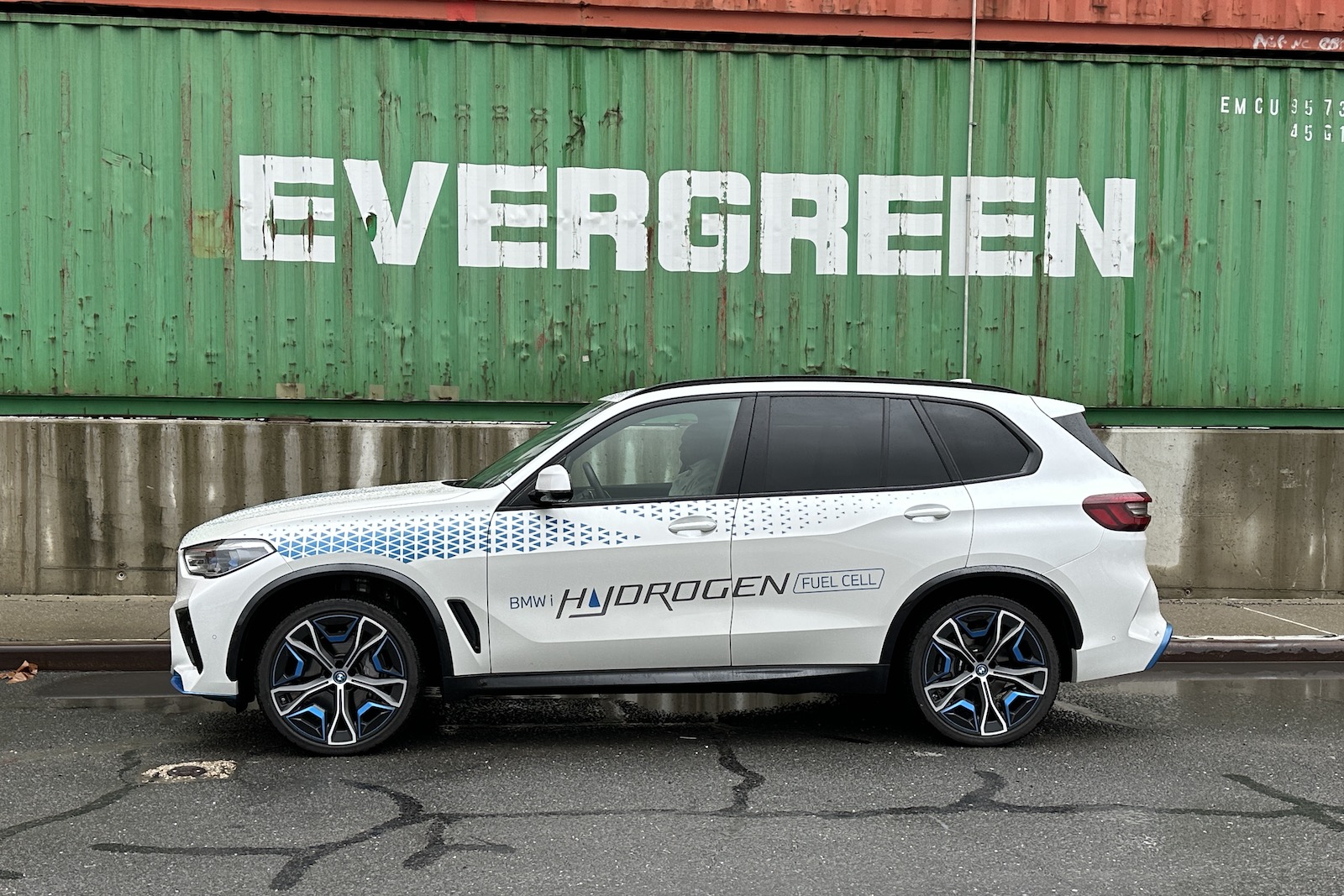 BMW iHydrogen side Evergreen