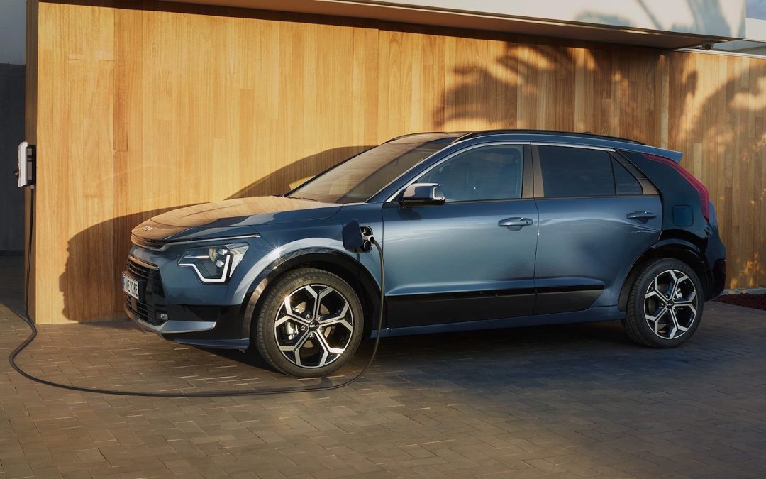 Kia Niro SX Touring Hybrid Brings the Goods — Inexpensively