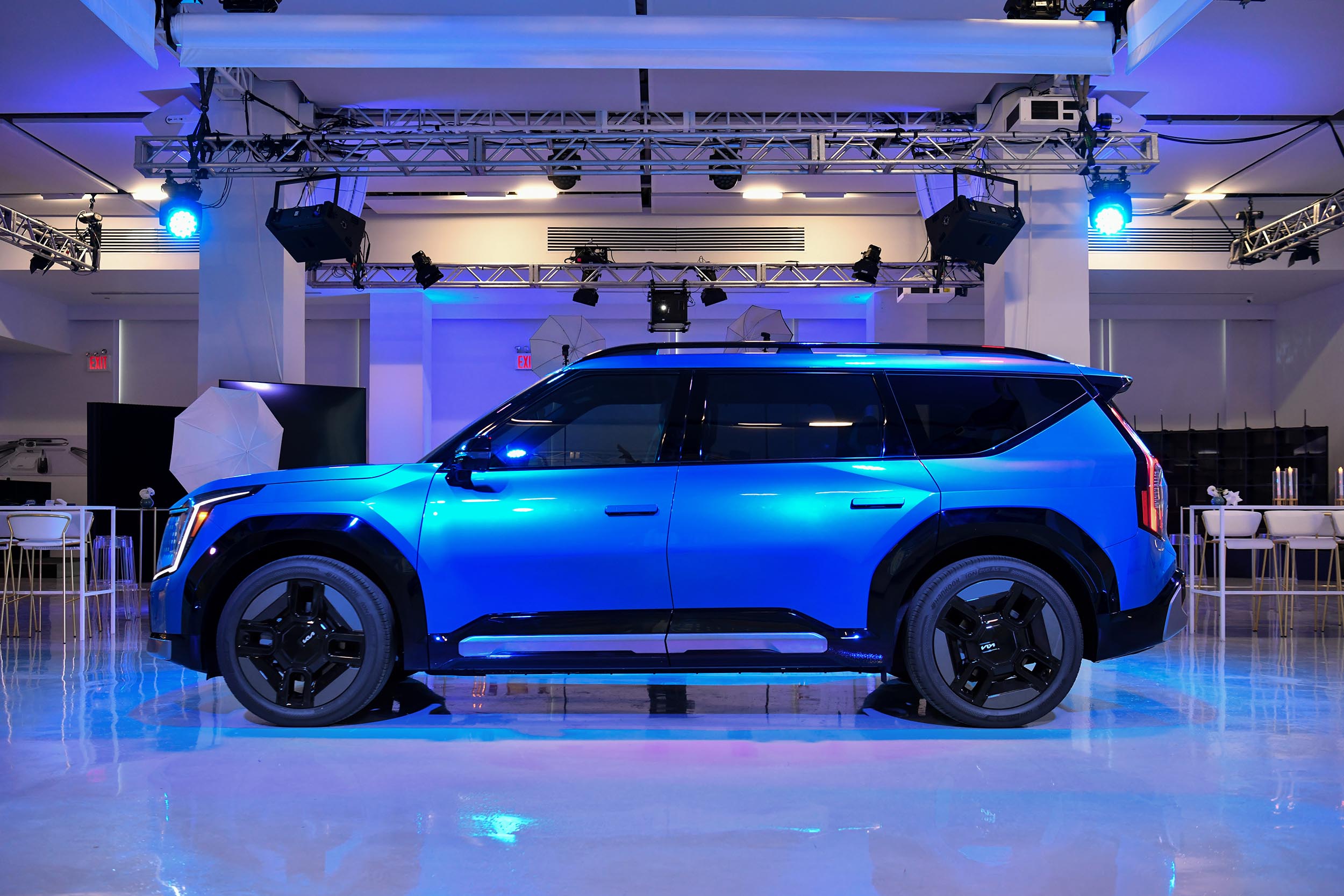 2024 Kia EV9 - side angle