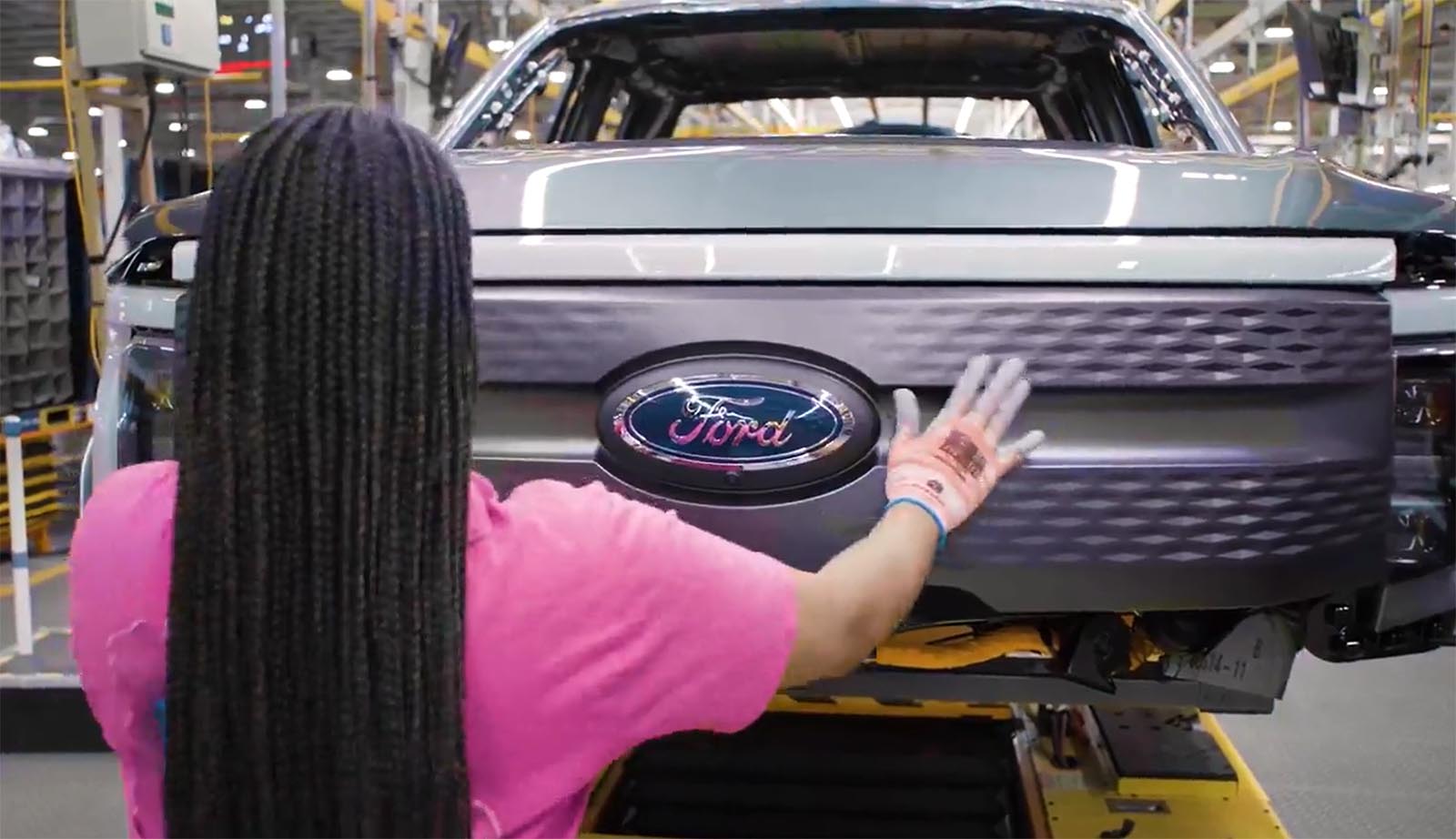 Ford F-150 Lightning - charging