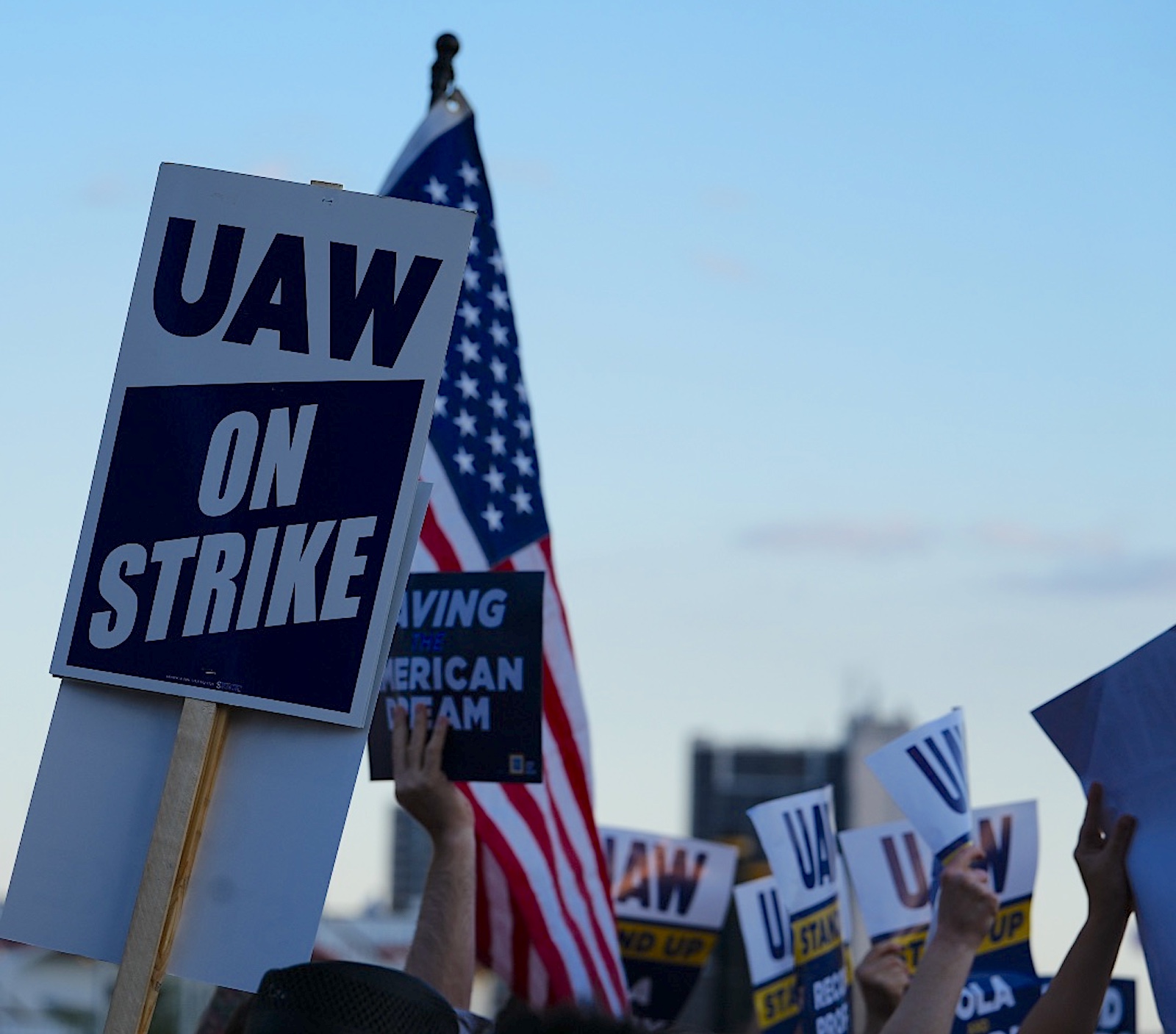 UAW strikers