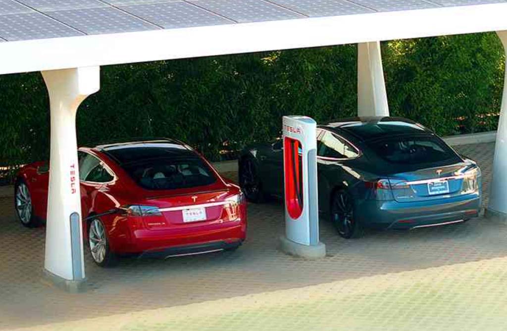 Feds Examining Tesla Range Claims