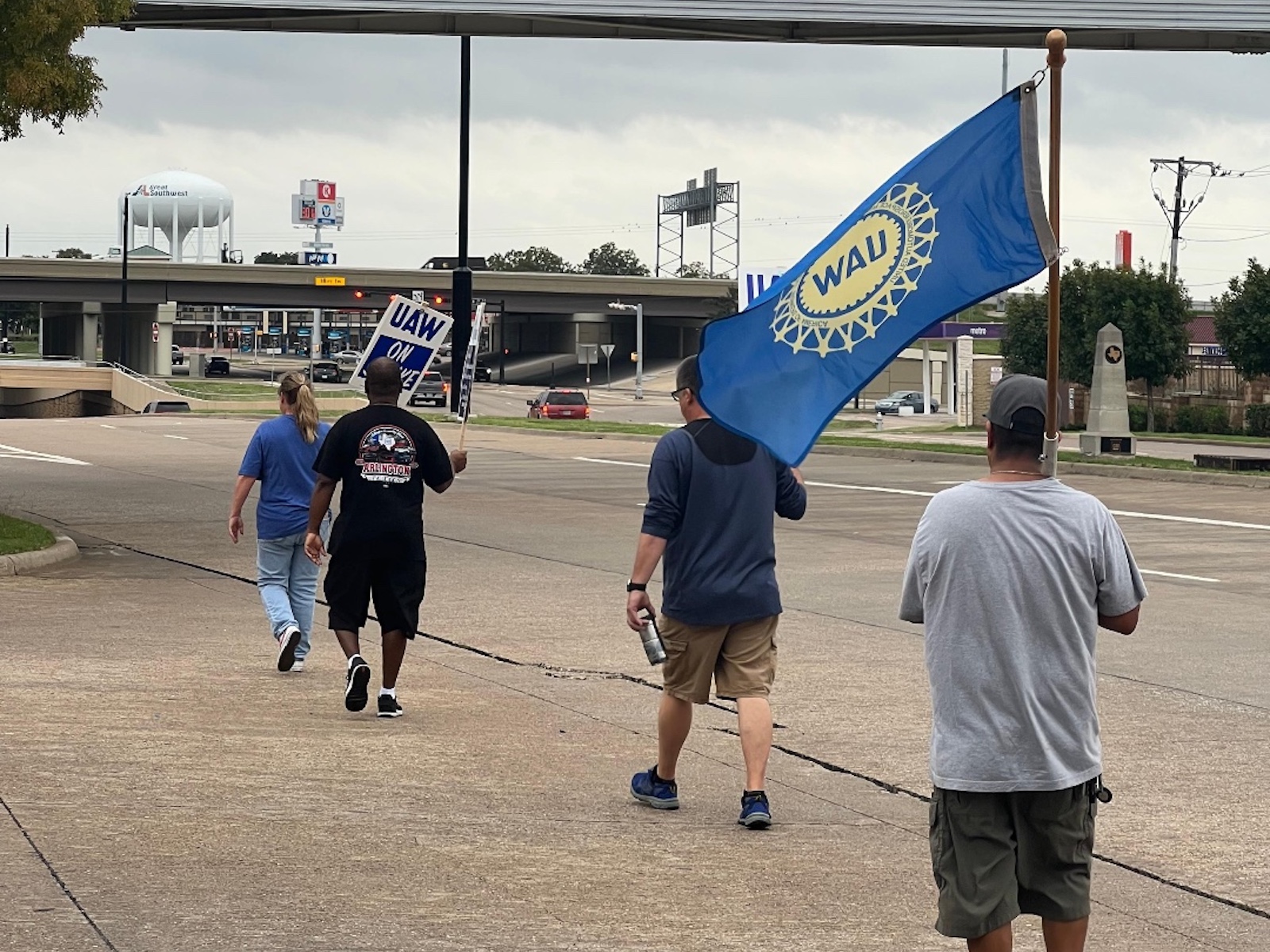 UAW Arlington strikers sparse